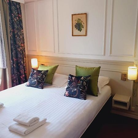 Готель Logis Le Relais Imperial Saint-Vallier-de-Thiey Екстер'єр фото