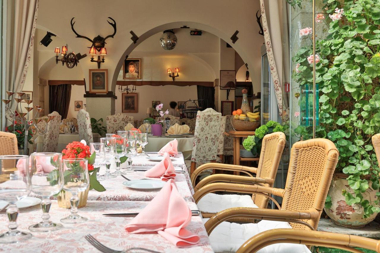 Готель Logis Le Relais Imperial Saint-Vallier-de-Thiey Екстер'єр фото