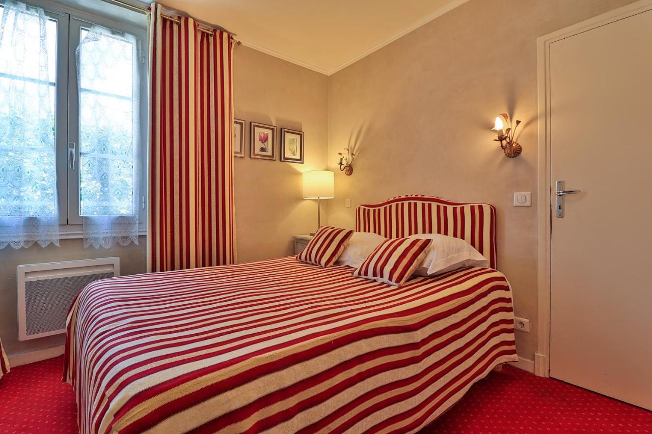 Готель Logis Le Relais Imperial Saint-Vallier-de-Thiey Екстер'єр фото