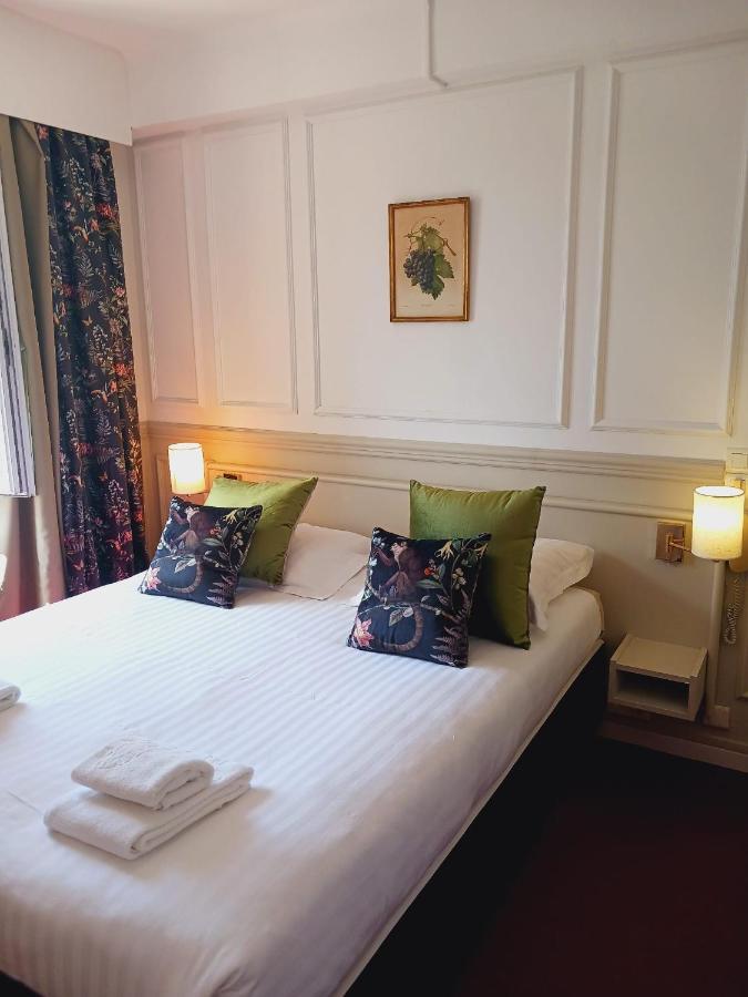 Готель Logis Le Relais Imperial Saint-Vallier-de-Thiey Екстер'єр фото