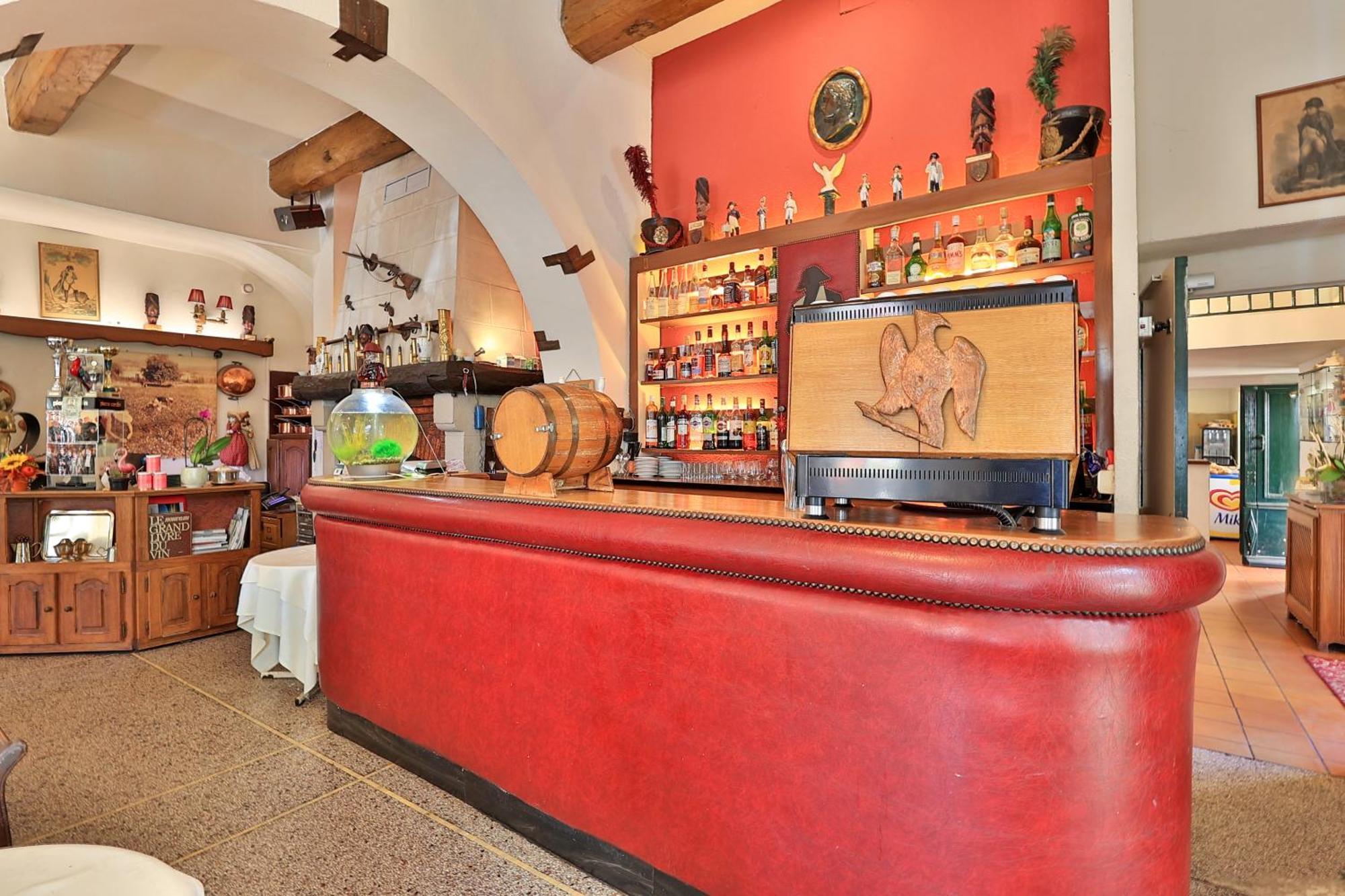 Готель Logis Le Relais Imperial Saint-Vallier-de-Thiey Екстер'єр фото