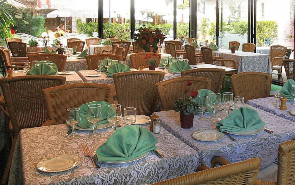 Готель Logis Le Relais Imperial Saint-Vallier-de-Thiey Екстер'єр фото