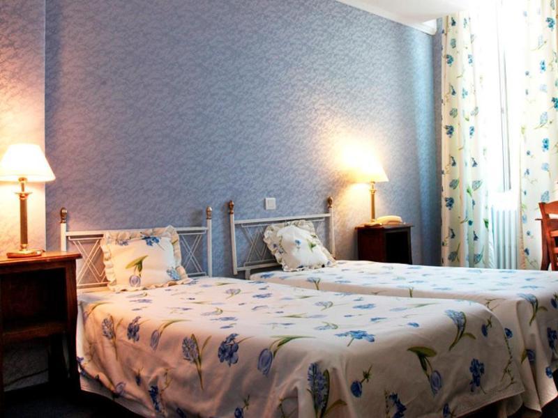 Готель Logis Le Relais Imperial Saint-Vallier-de-Thiey Екстер'єр фото