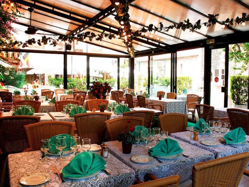 Готель Logis Le Relais Imperial Saint-Vallier-de-Thiey Екстер'єр фото