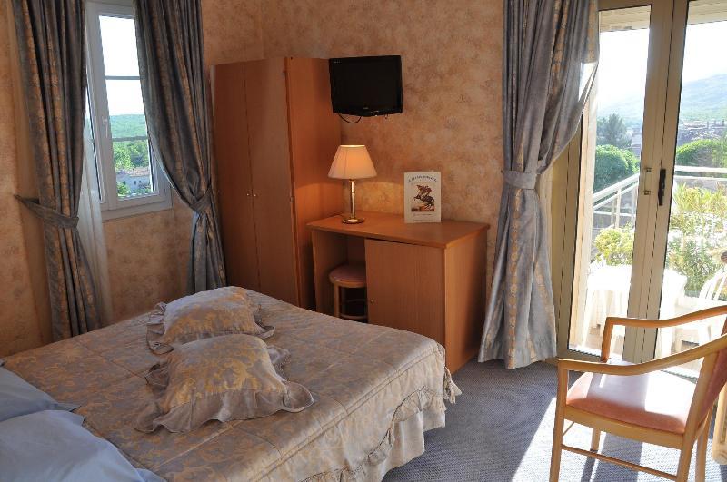 Готель Logis Le Relais Imperial Saint-Vallier-de-Thiey Екстер'єр фото